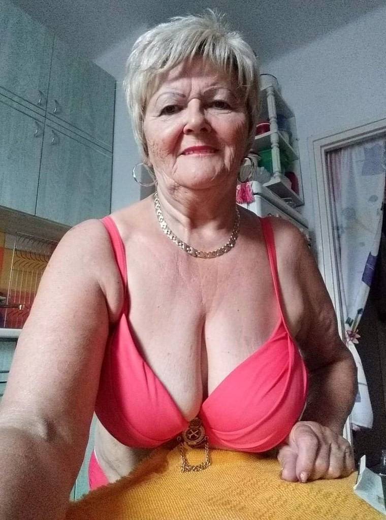 SLATINA SEX I UPOZNAVAVANJE ZRELA ZENA BAKA DAJE BROJ UPOZNAJ I JEBI VECERAS