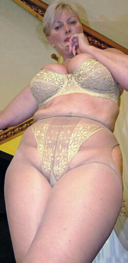 seks jos ono sto trazim i zelim,nezasitna sam,volim ga u svim pozama,a najvise volim zavrsnicu po licu,za sliku i broj upisi TETA SENKA na 880880