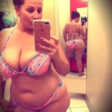 Moje velike sise, ogromna guza i prljava masta,skroz ce te raspametit, ja te cekam da ti dam broj, posalji MAMITA na 880880