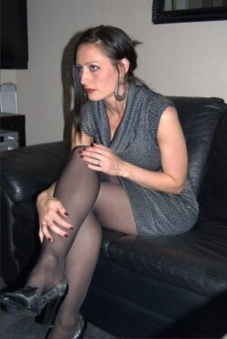 volim bez kondoma,u picu i guzu, pusim rado,30god,stariji,mladji ne biram,cekam te otvorenih vratiju i rasirenih nogu,za broj salji JOSIPA NA 880880