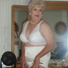 BOGATA GRETA Placa prvom koji se javi u eurima za uzitak,poruke pisati necemo,javi se za broj 064600333