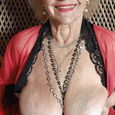 vruca dama povecih oblina,zelim upoznati muskarca za susrete,iskljucivo sex kod tebe ili kod mene.Samo ozbiljne ponude molim!Dajem broj!sms BAKA LELA na 880880